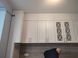 Кухня фарбована RAL 9016 біла з фрезуванням. Стільниця та пристінна панель Дуб скельний 1316-12 фото 5