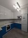Кухня синьо-біла МДФ фарбований глянець з пеналом та вбудованою микрохвильовкою 2000 фото 7