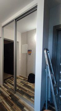 Шафа-купе в передпокій вбудована на замовлення. Двері дзеркало срібло 17/06 фото