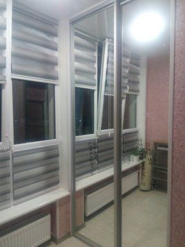 Шафа-купе вбудований на балконі. Двері дзеркало 1442 фото