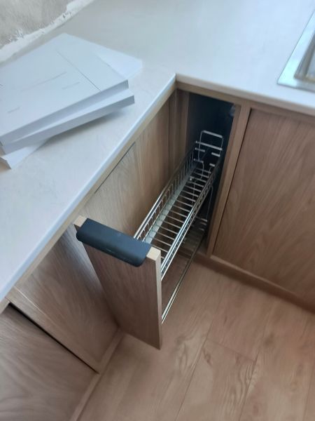 Карго з дотягувачем на кухні